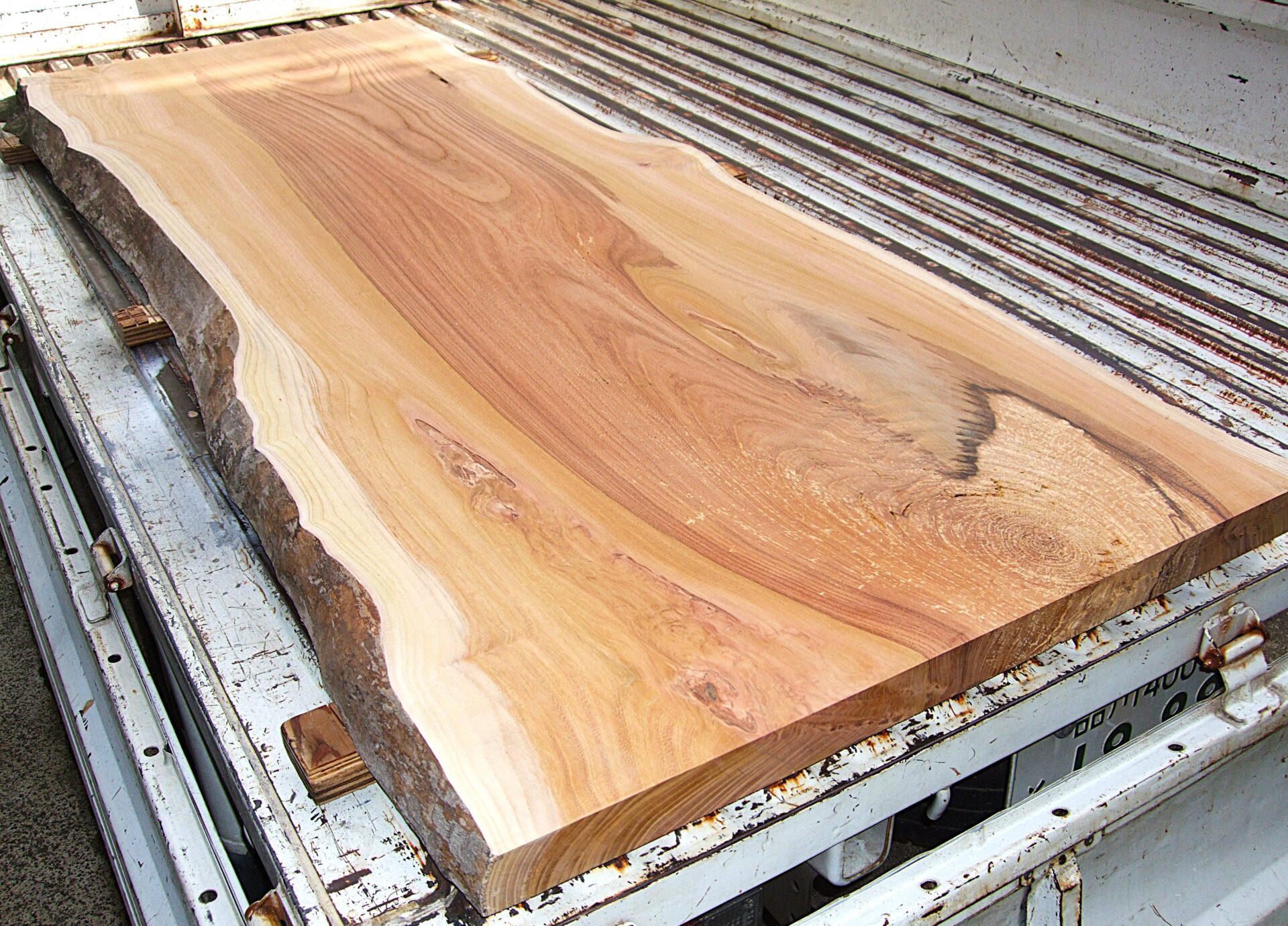 欅一枚板の加工