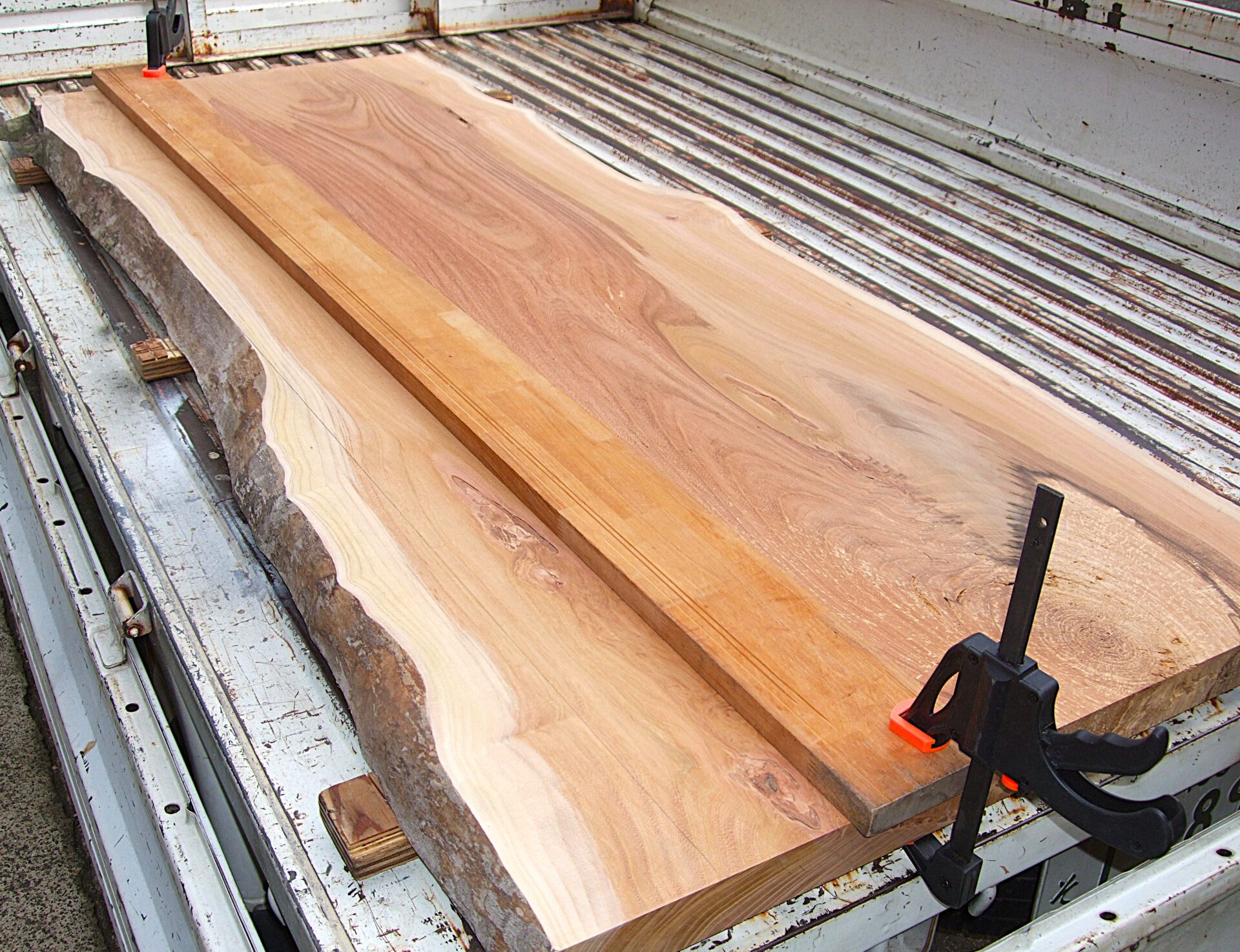 欅一枚板の加工