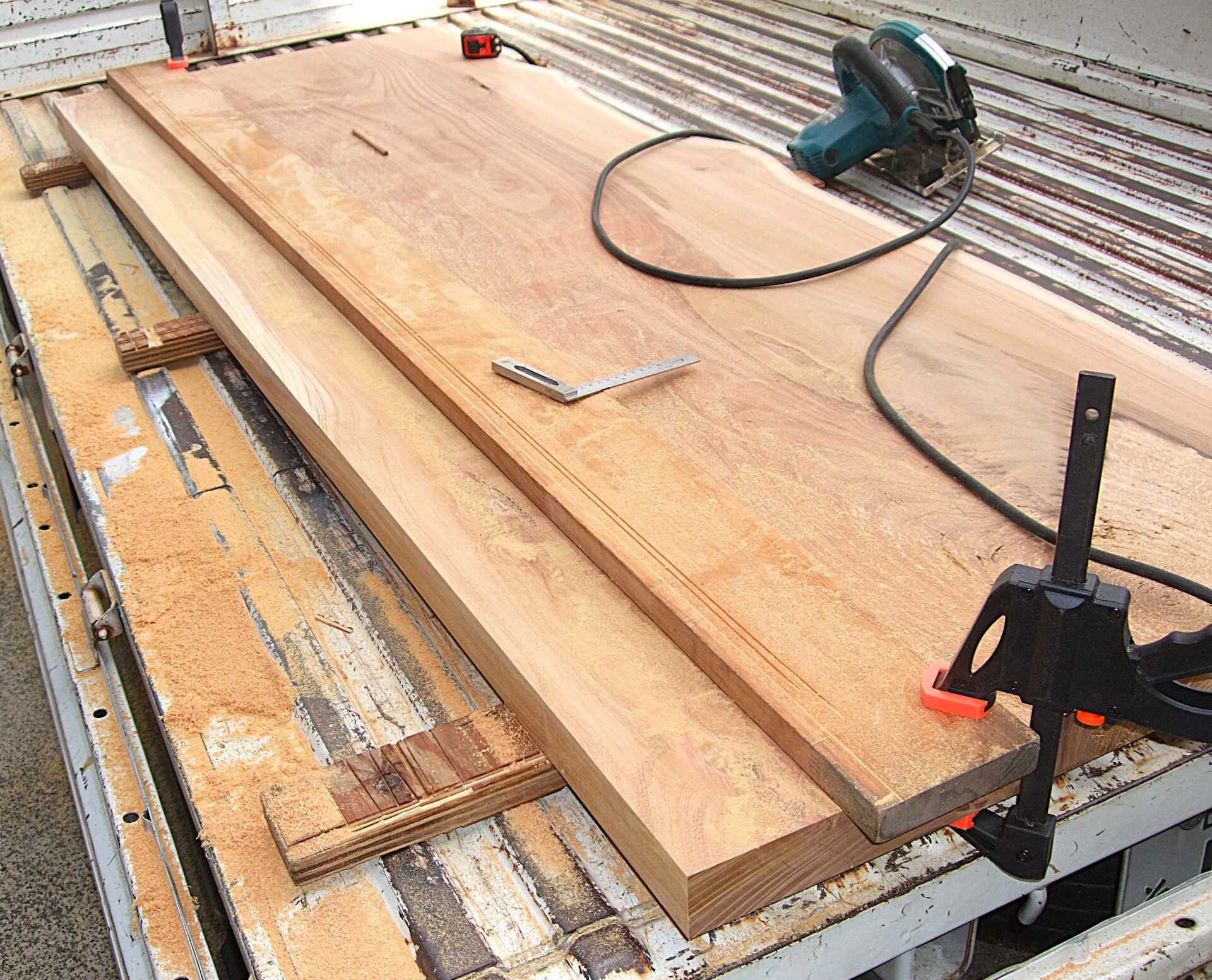 欅一枚板の加工